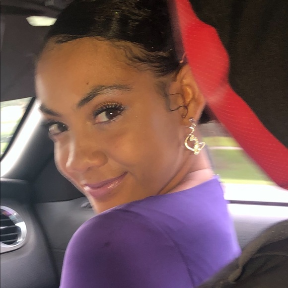 Meet your Posher, Julie - Picture 1 of 1